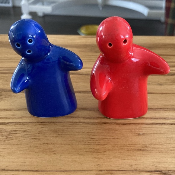 Hugging salt & Pepper shakers - Picture 2 of 4